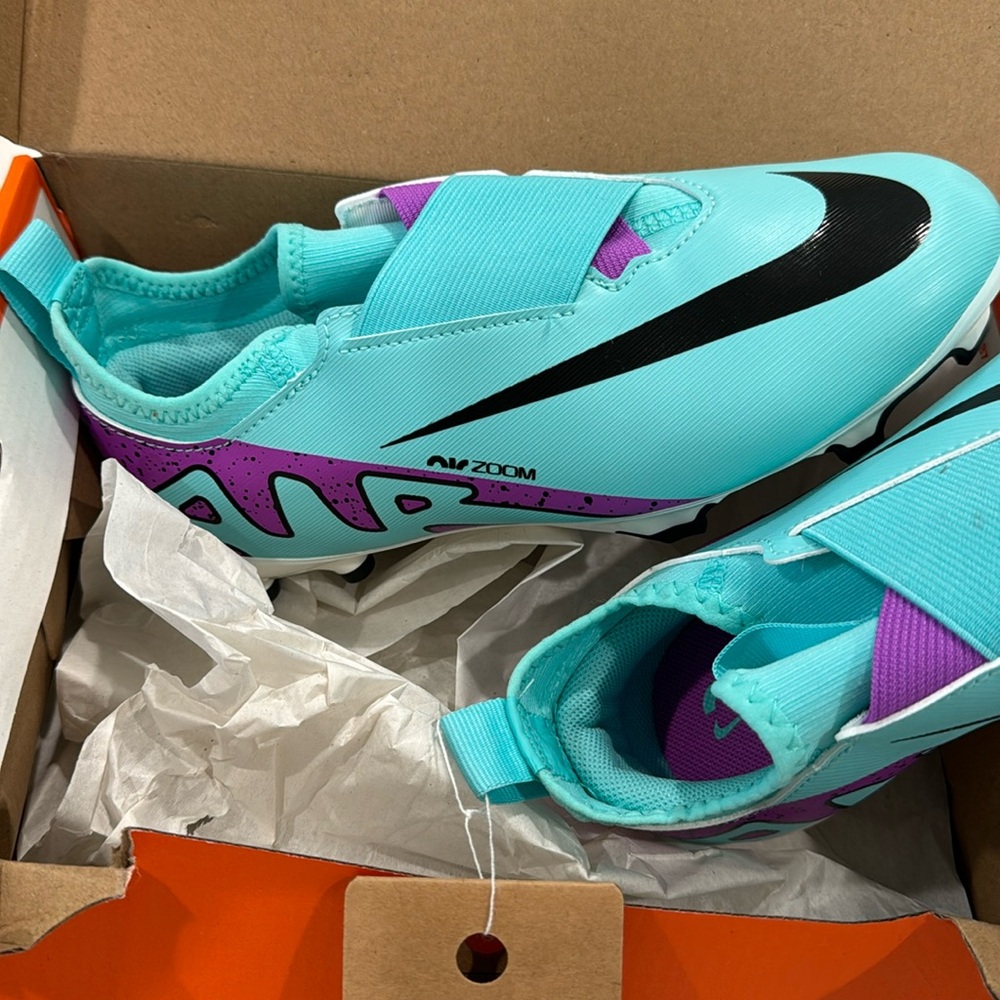 Nike jr zoom vapor 15 academy fg/mg soccer cleat, size 3, new in box